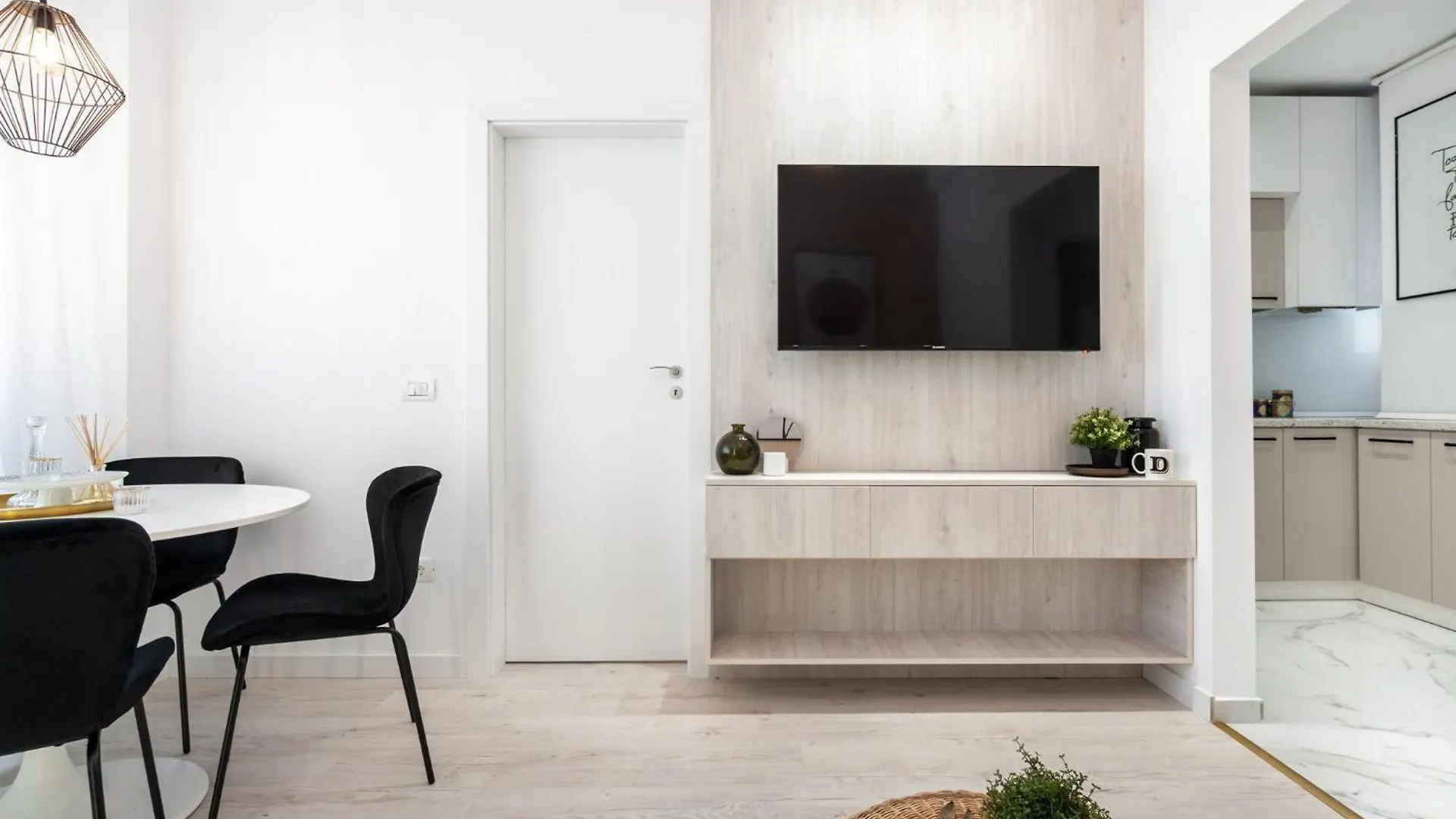 Elegant City Escape With Balcony Calea Victoriei Bukareszt 0*,  Rumunia