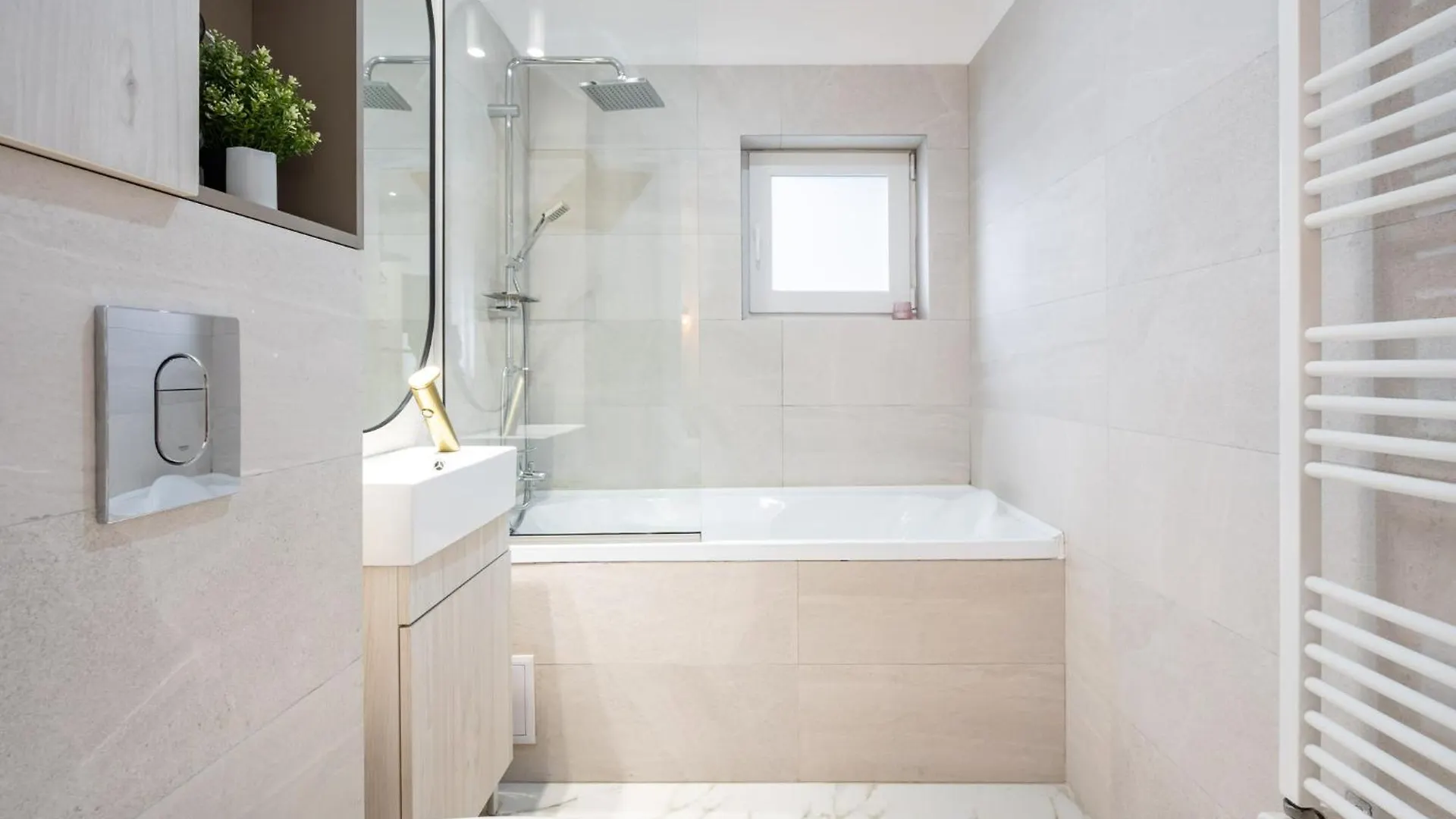 Elegant City Escape With Balcony Calea Victoriei Bukareszt Rumunia