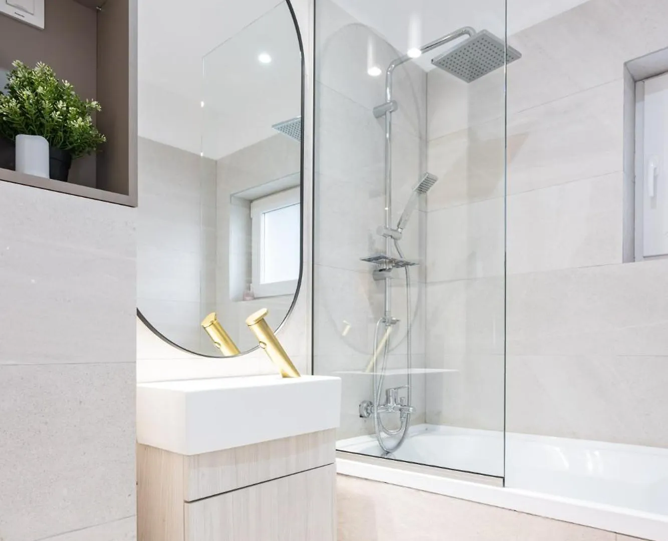 Elegant City Escape With Balcony Calea Victoriei Bucharest Apartment