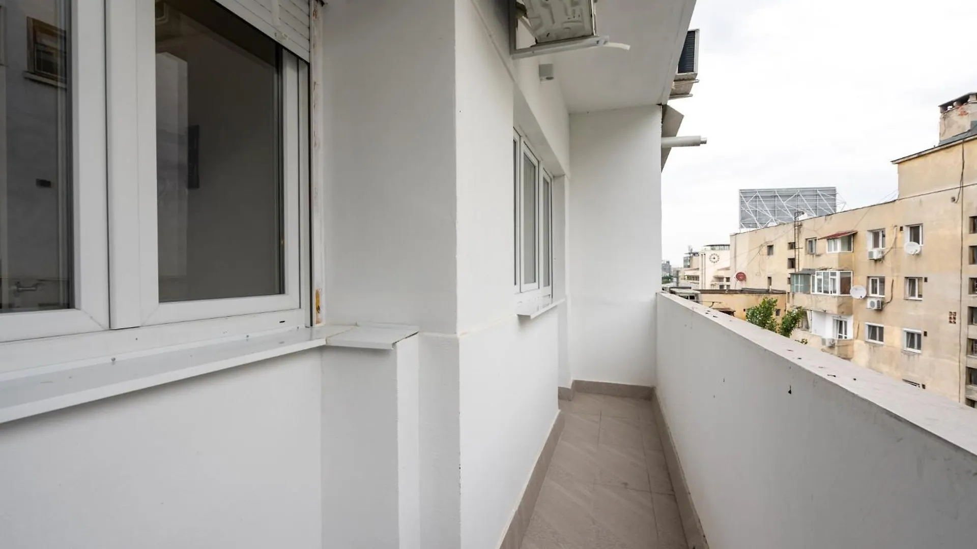 Elegant City Escape With Balcony Calea Victoriei Bucharest Apartment