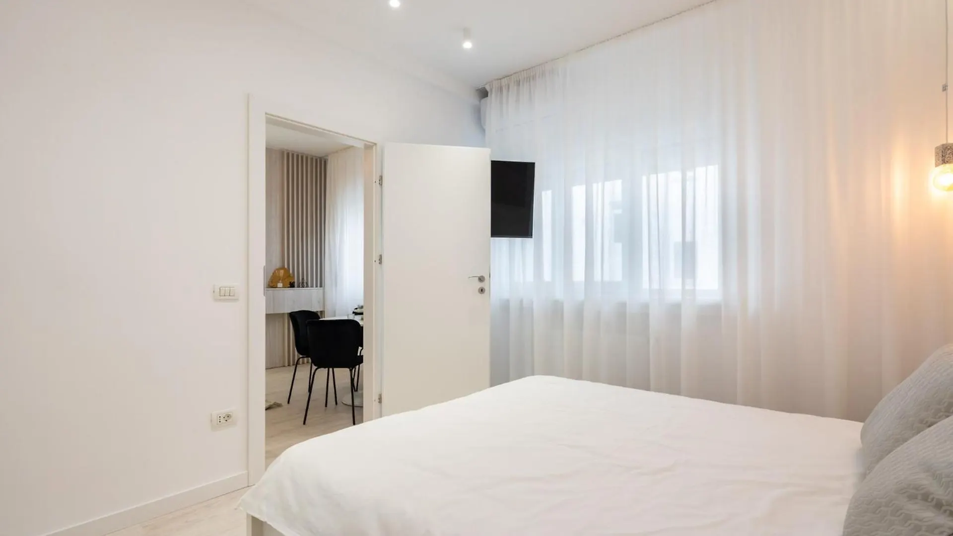 Elegant City Escape With Balcony Calea Victoriei Bucharest