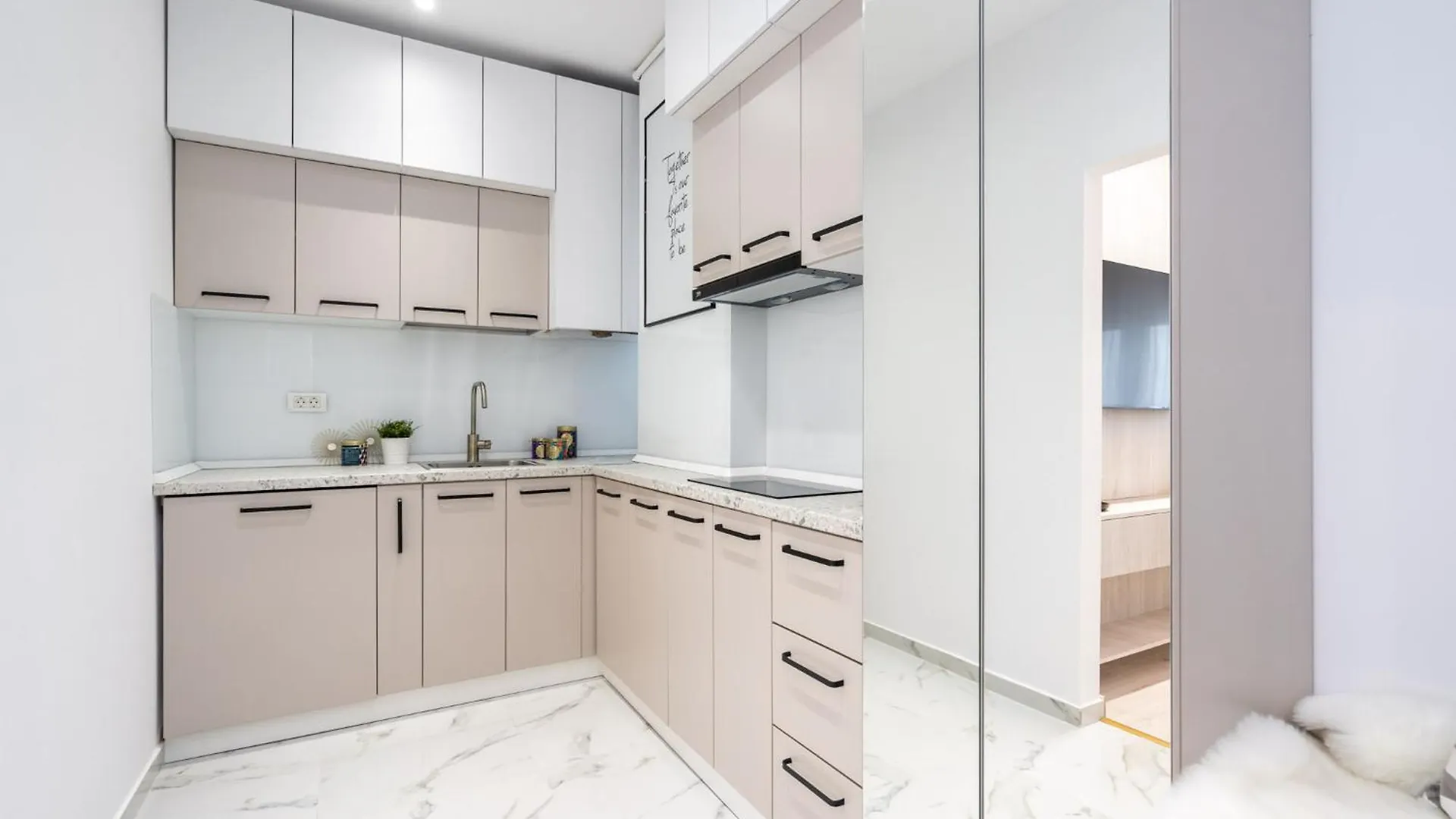 Apartment Elegant City Escape With Balcony Calea Victoriei Bucharest