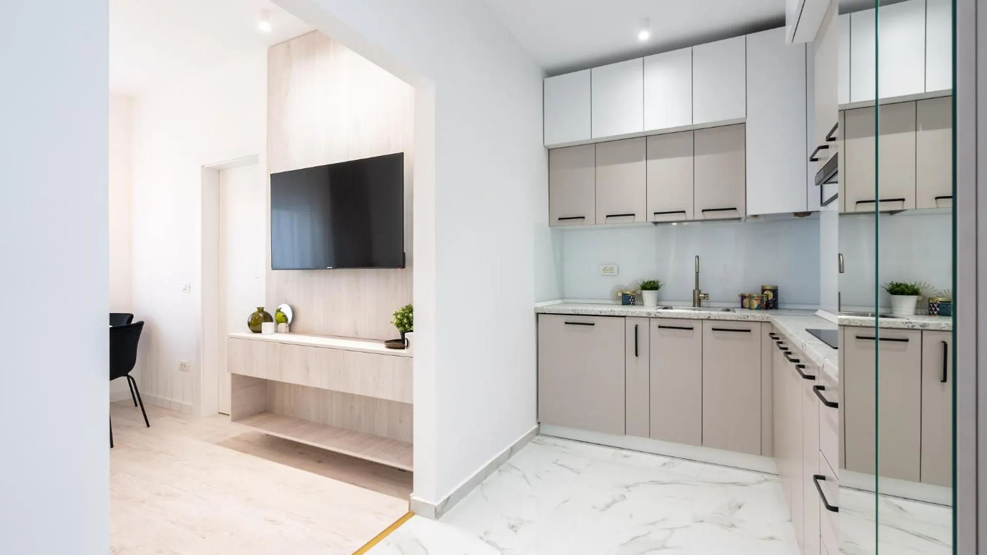 Elegant City Escape With Balcony Calea Victoriei Bucharest